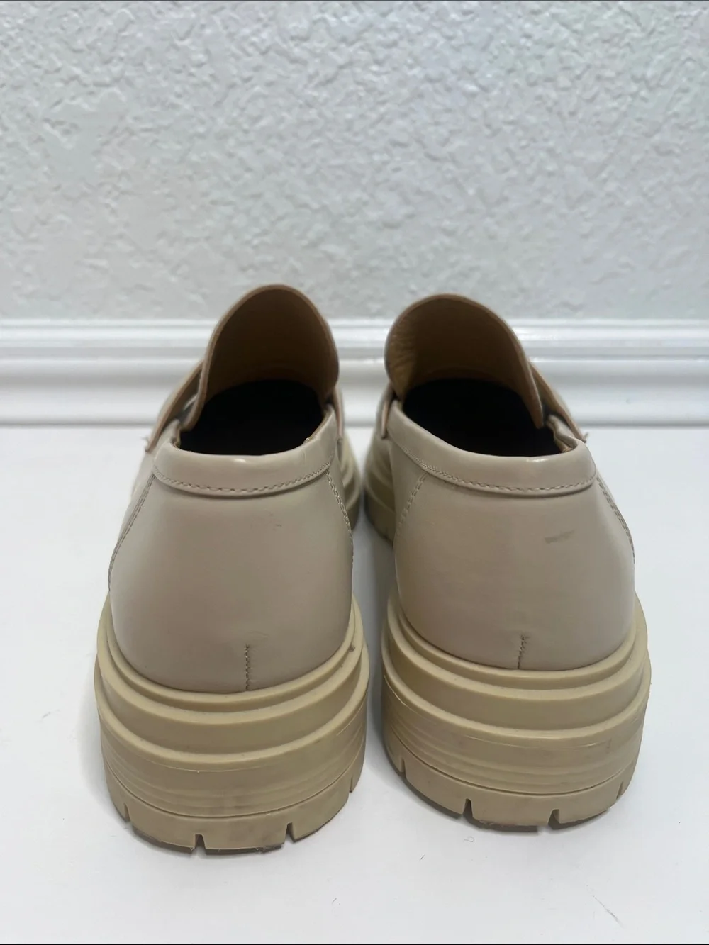 Tony Bianco Wiz Loafer Lug Sole Vanilla Capretto Leather Sz 7.5